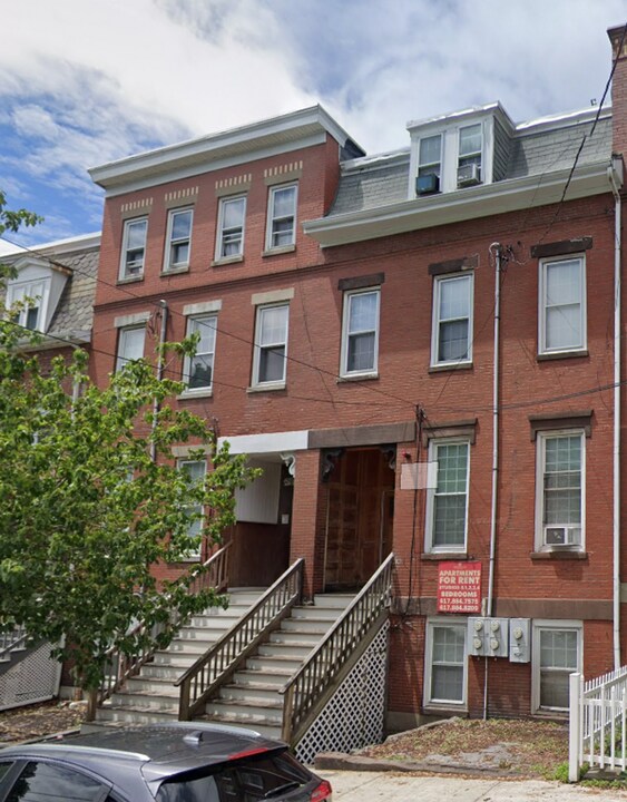 36 Hawthorne St in Chelsea, MA - Building Photo
