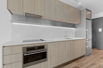 171 Chrystie St, Unit 15C in New York, NY - Foto de edificio - Building Photo