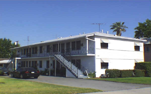 1108 S Atlantic Blvd in Alhambra, CA - Foto de edificio