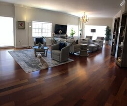 1188 N Tamiami Trl in Sarasota, FL - Foto de edificio - Building Photo