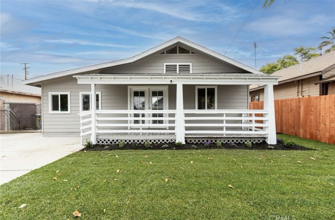 332 S Ramona St in Hemet, CA - Building Photo