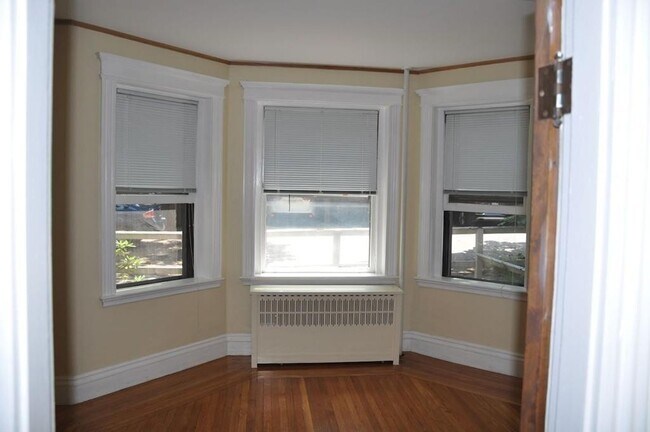25 Stearns Rd, Unit 2 in Brookline, MA - Building Photo - Building Photo