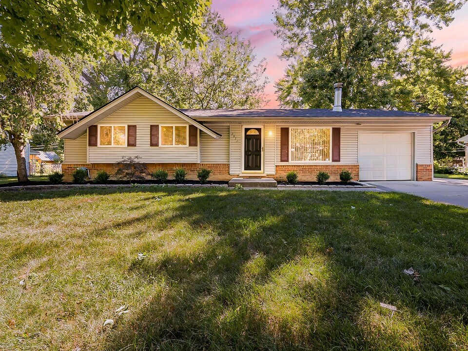 2831 Orenda St in Commerce Township, MI - Building Photo