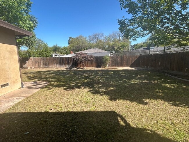 1329 Schulenberg Ave in Modesto, CA - Building Photo - Building Photo