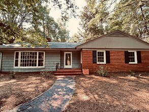 1329 Old Lystra Rd in Chapel Hill, NC - Foto de edificio - Building Photo