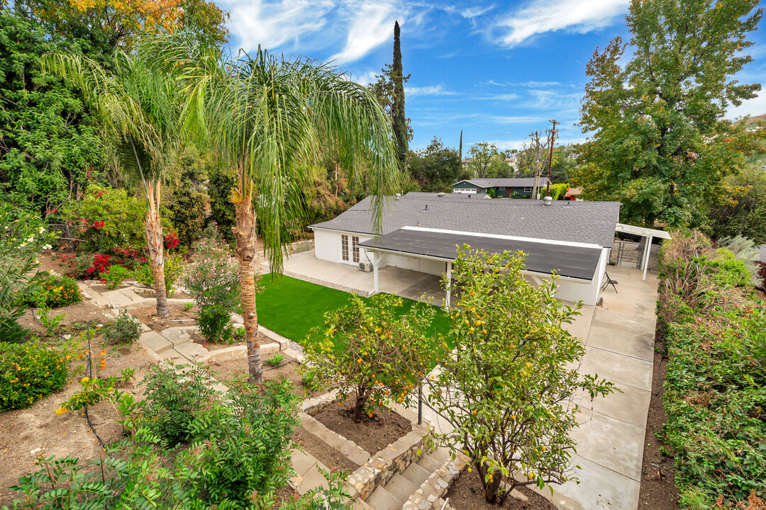 20619 Clark St in Los Angeles, CA - Building Photo