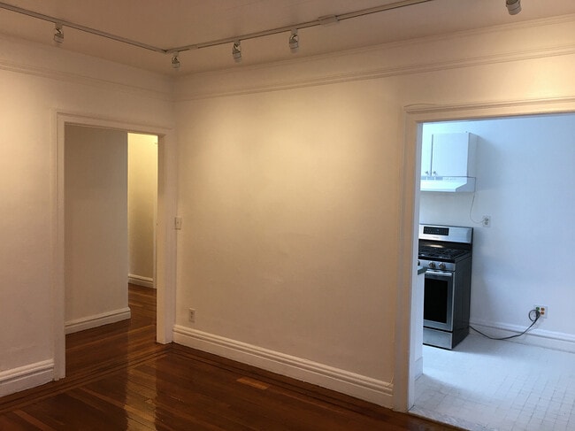 2608 14th St, Unit 2B in Astoria, NY - Building Photo - Building Photo