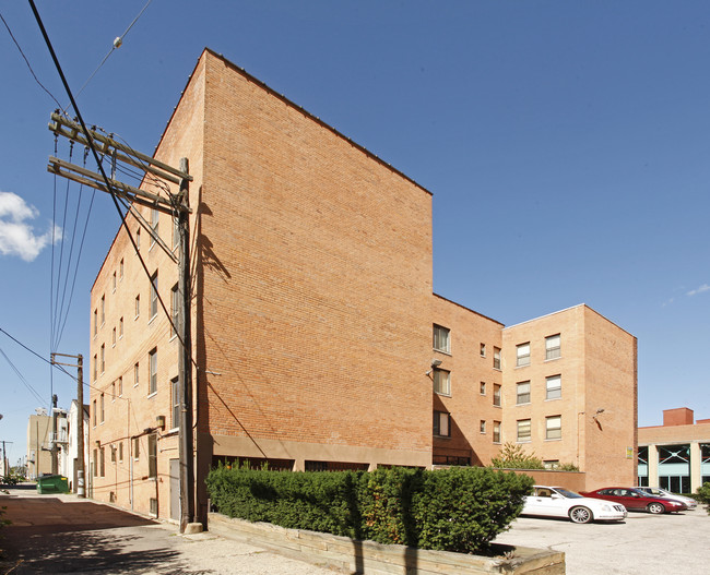 Milwaukee Apartments in Detroit, MI - Foto de edificio - Building Photo