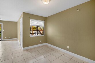 2905 Winkler Ave in Ft. Myers, FL - Foto de edificio - Building Photo