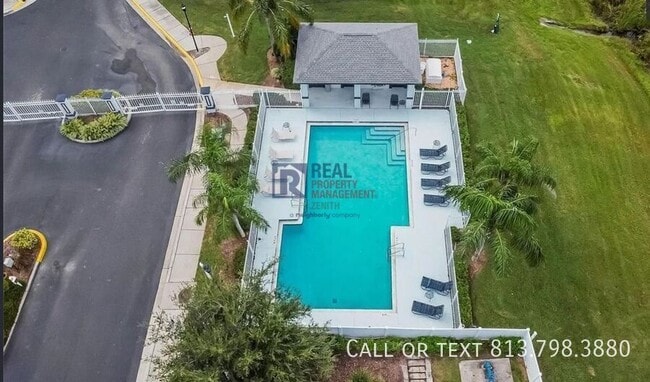 property at 1415 Summergate Dr