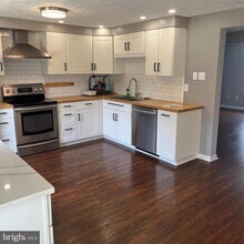 7807 Edmunds Way in Elkridge, MD - Building Photo - Building Photo