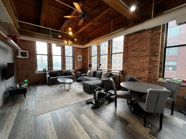 property at 331 S Peoria St