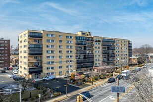 2185 Lemoine Ave in Fort Lee, NJ - Building Photo