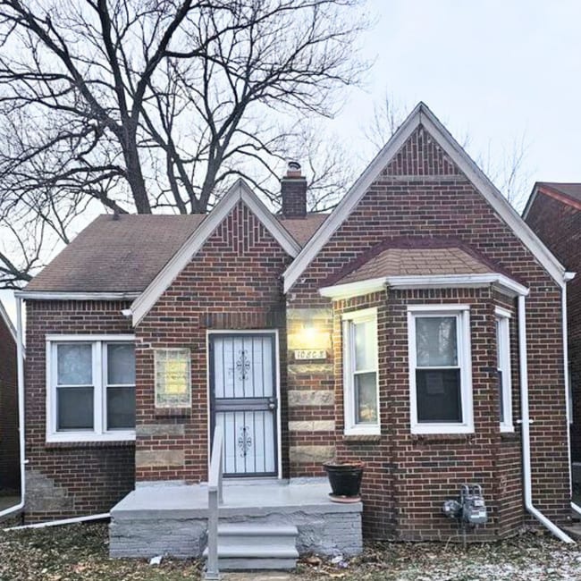 property at 10803 Roxbury St