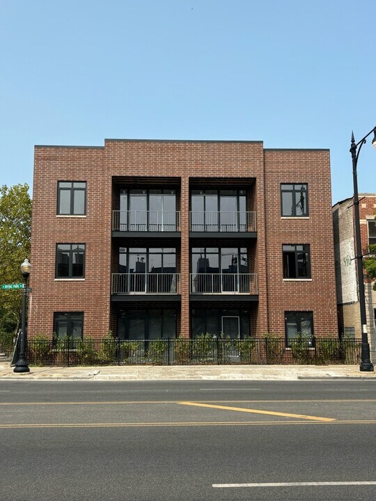 4007 N Kolmar Ave in Chicago, IL - Building Photo