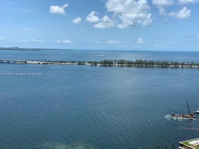 1627 Brickell Ave in Miami, FL - Foto de edificio - Building Photo