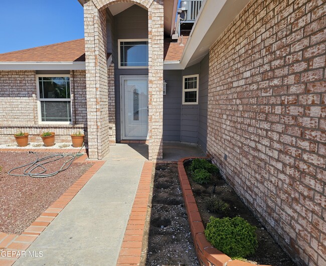 1457 Sierra De Oro Dr in El Paso, TX - Building Photo - Building Photo