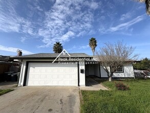 7572 El Terraza Dr in Sacramento, CA - Building Photo - Building Photo