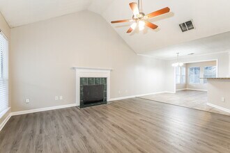 1751 Live Oak Ln in Hampton, GA - Foto de edificio - Building Photo