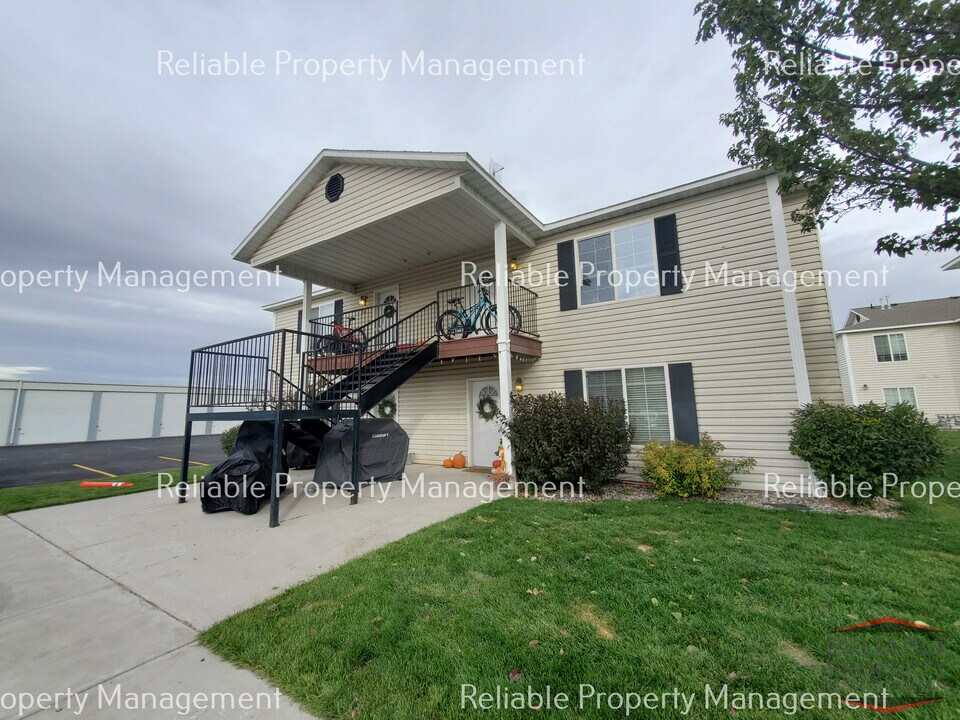 318 Pioneer Rd, Unit 202 in Rexburg, ID - Building Photo