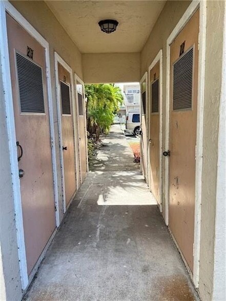 4087 Coral Springs Dr in Coral Springs, FL - Building Photo - Building Photo