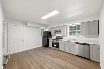 440 W Brooklyn Ave in Dallas, TX - Building Photo - Building Photo