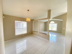 3310 Crystal Creek Blvd in Orlando, FL - Building Photo - Building Photo