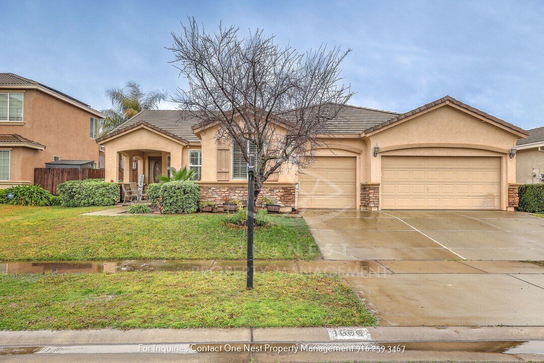 1600 Three Rivers Dr in Marysville, CA - Building Photo