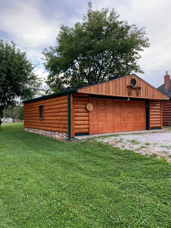 8520 Shelbyville Rd in Indianapolis, IN - Building Photo - Building Photo
