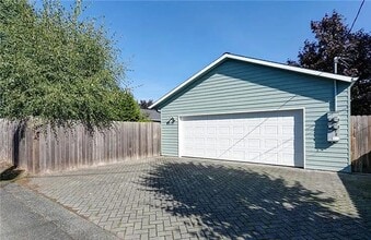 2827-2827 Nevada St in Bellingham, WA - Building Photo - Building Photo