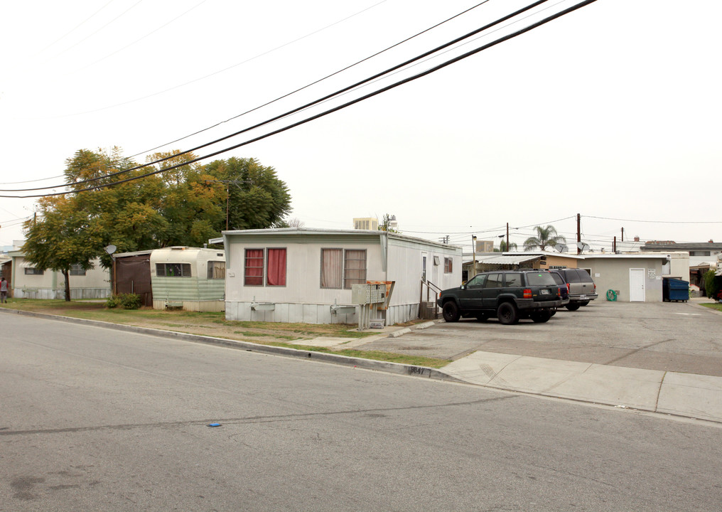 Flora Vista Trailer Park in Bellflower, CA - Building Photo