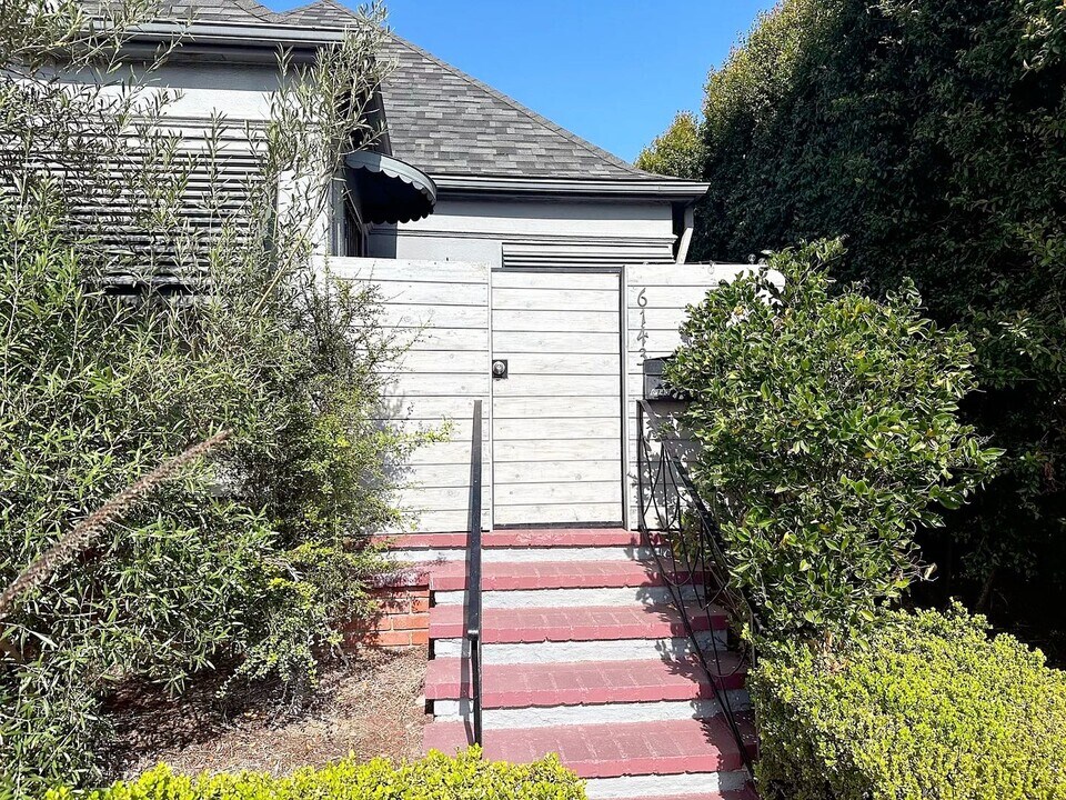 6143 W Olympic Blvd in Los Angeles, CA - Building Photo