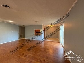 4455 S 5th St in Beaumont, TX - Building Photo - Building Photo