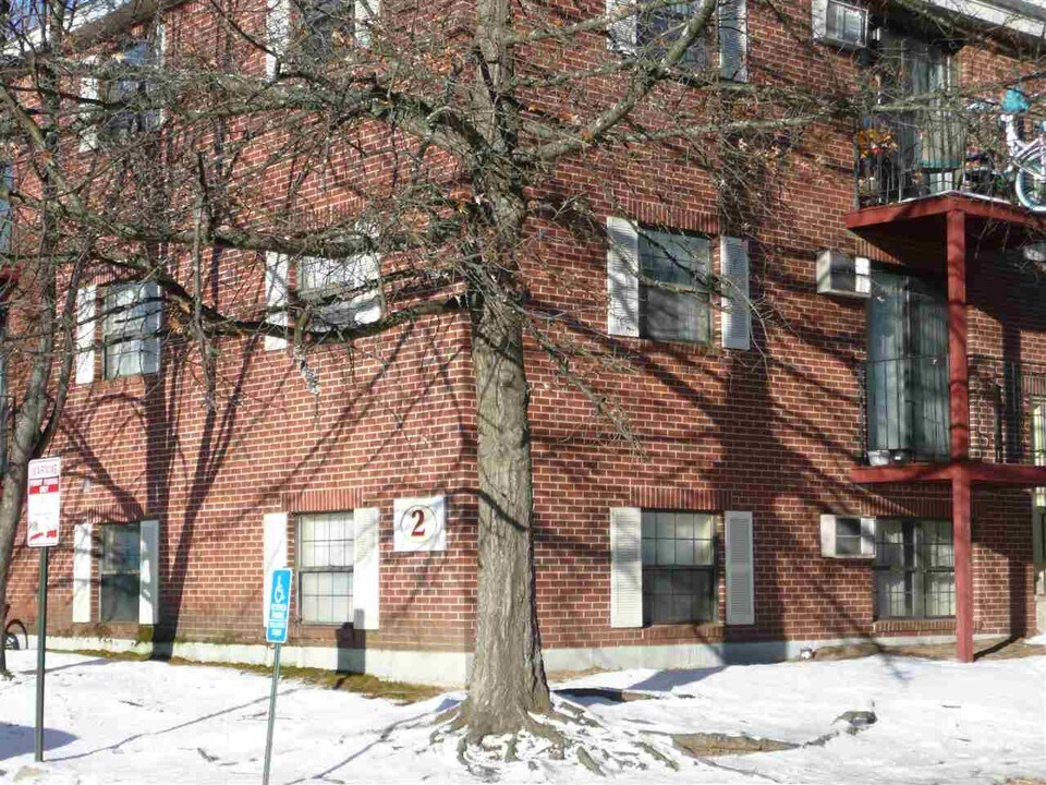 12 East Side Dr-Unit -15 in Concord, NH - Foto de edificio