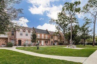 10720 Briar Forest Dr in Houston, TX - Building Photo - Building Photo