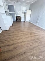 2921 S Port Ave in Corpus Christi, TX - Building Photo