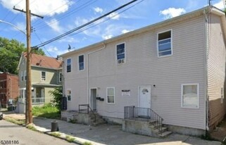 286 Governor St in Paterson, NJ - Building Photo