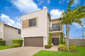 21040 NE 2nd Ct in North Miami Beach, FL - Building Photo - Building Photo