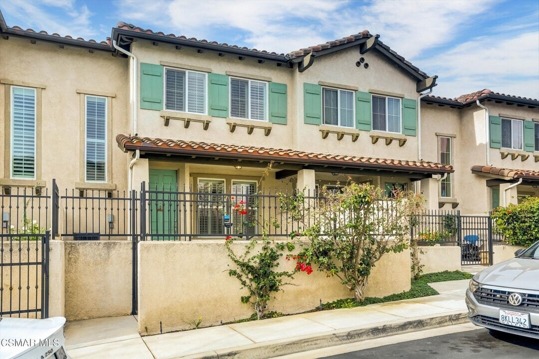 203 Via Antonio in Thousand Oaks, CA - Building Photo
