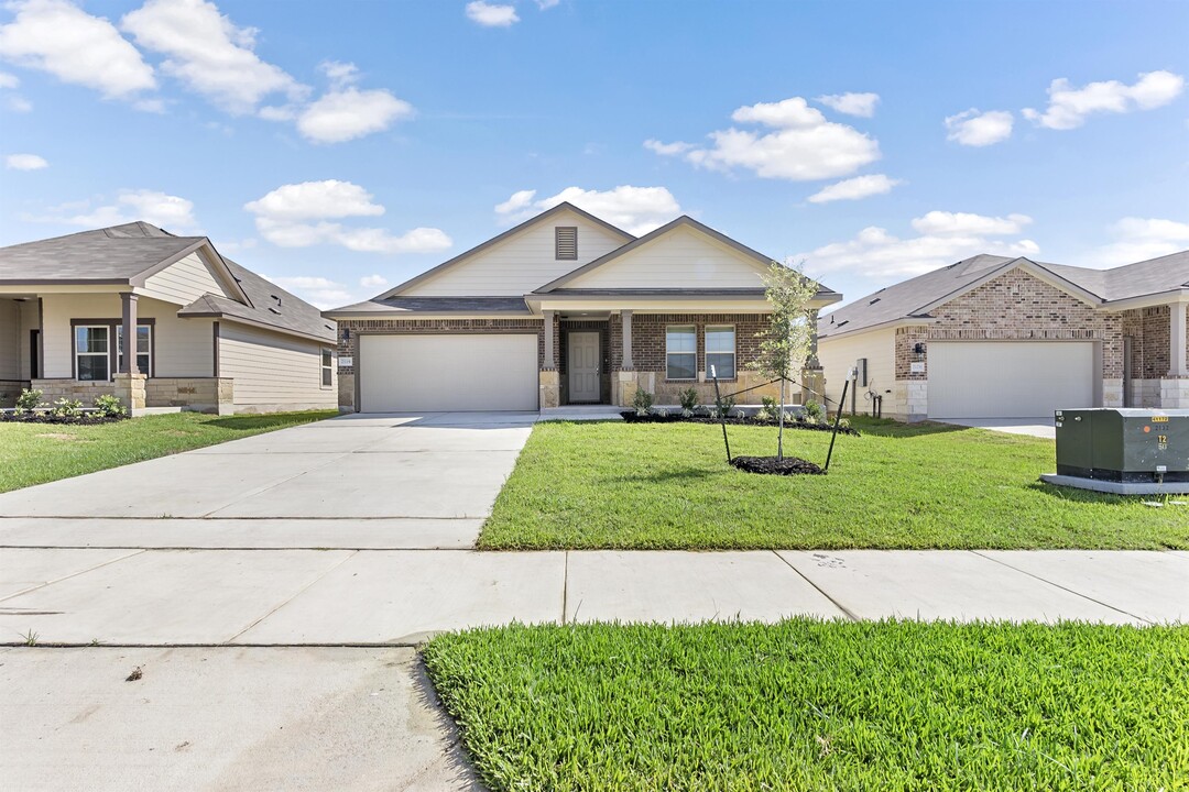 2119 Chief St in Bryan, TX - Building Photo