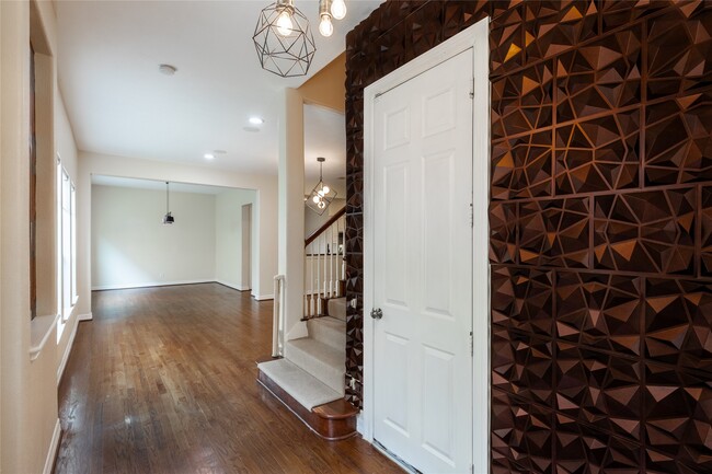 2923 Royal Oaks Crest