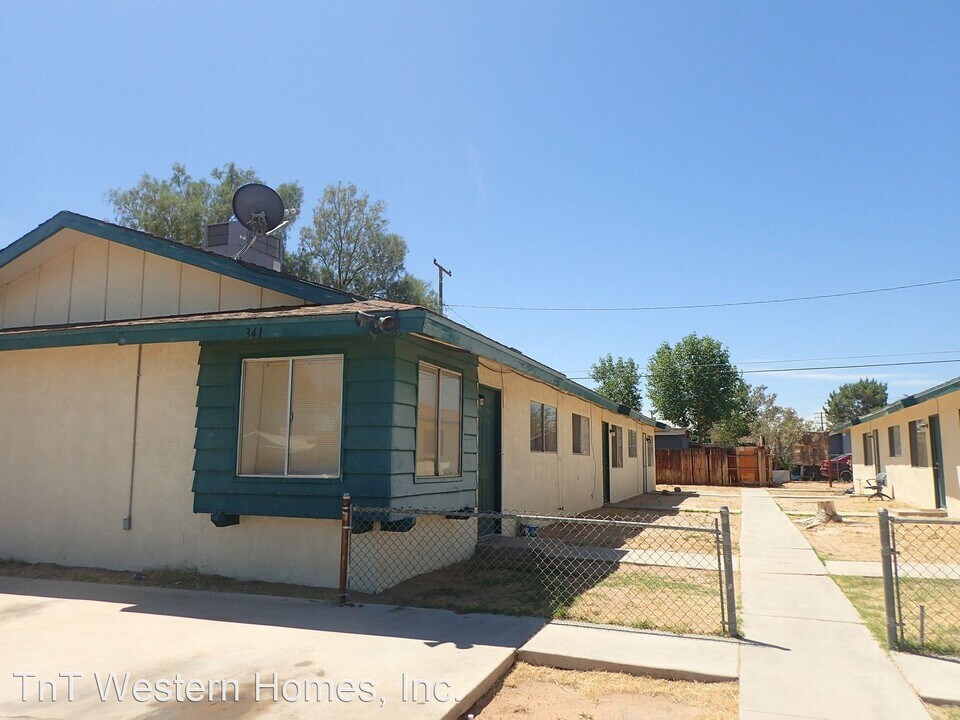 341 W Wilson Ave in Ridgecrest, CA - Building Photo