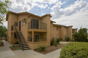 Easter Manor Apartments in El Cajon, CA - Building Photo
