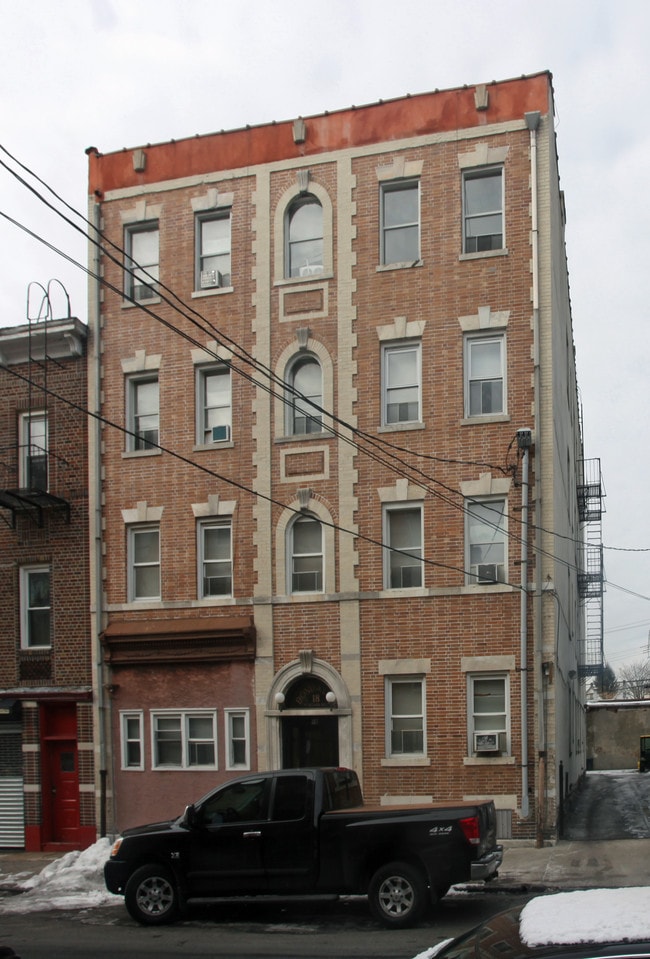 18 N Bond St in Mount Vernon, NY - Building Photo - Building Photo