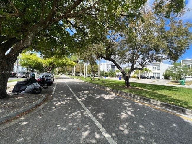 2430 NE 135th St in North Miami, FL - Building Photo - Building Photo