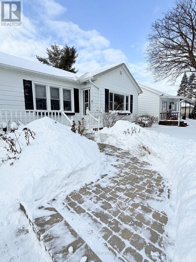 68 Montreal St in Whitchurch-Stouffville, ON - Building Photo - Building Photo