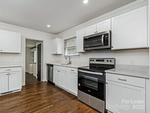5243 Murrayhill Rd in Charlotte, NC - Building Photo - Building Photo