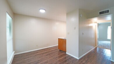 202 E Oak St in Weatherford, TX - Building Photo - Building Photo