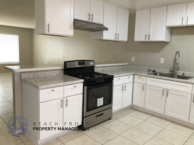 2186 Pacific in Costa Mesa, CA - Foto de edificio - Building Photo