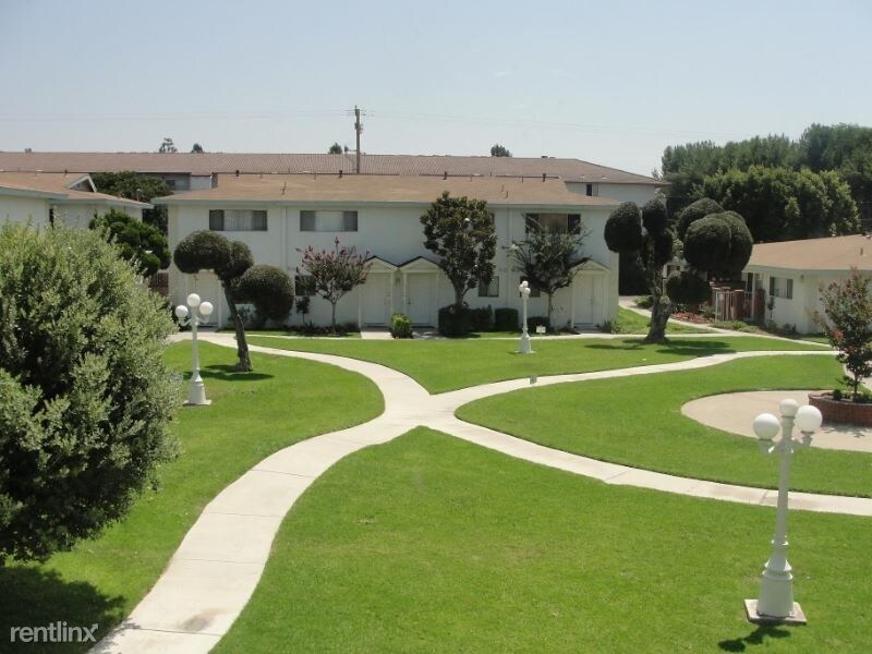 1670 W Broadway in Anaheim, CA - Building Photo